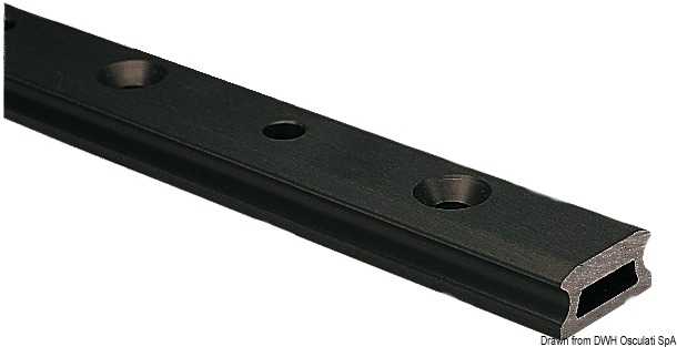 Rail percé 1 Longueur 3026mm Largeur 23mm hauteur 13mm Fixation M6